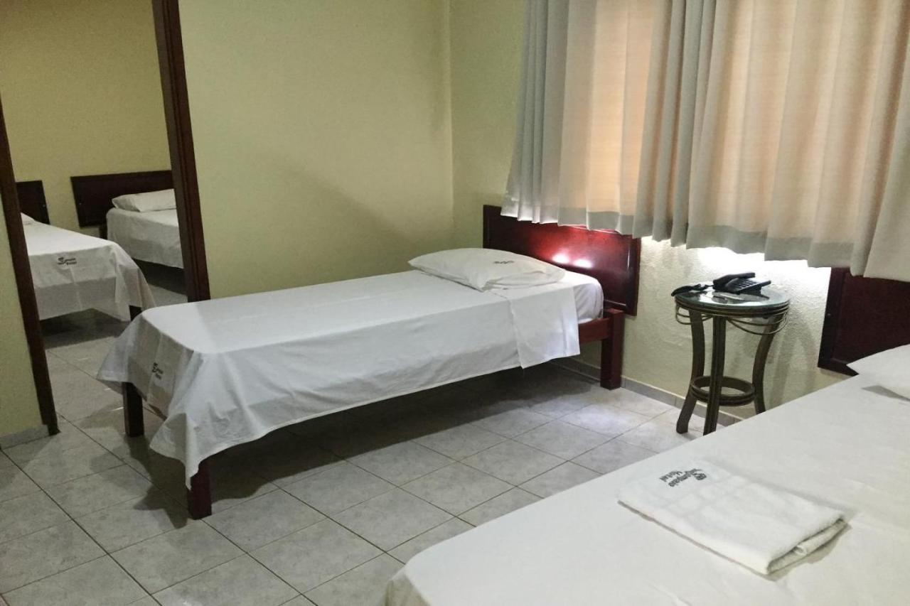 Oyo Hotel Sampaio Itumbiara Buitenkant foto