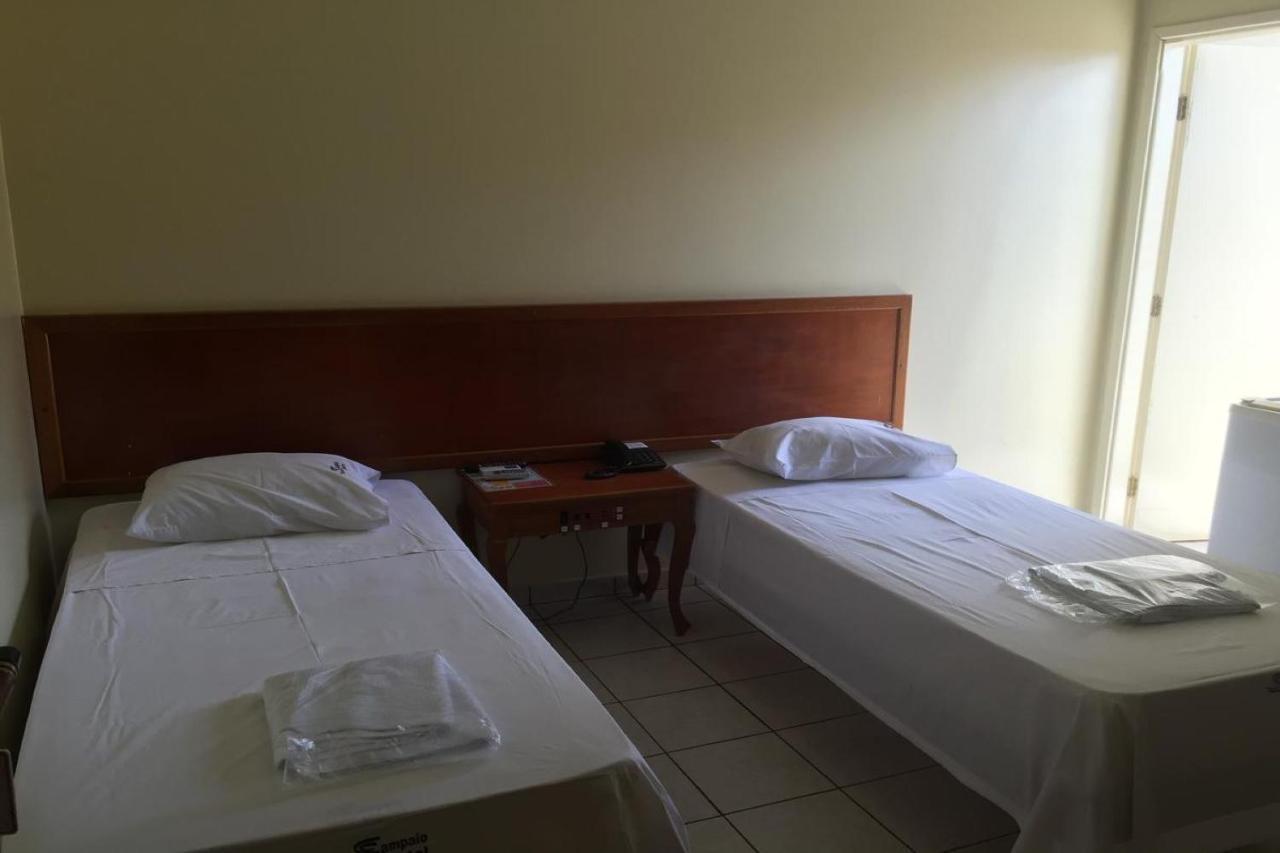 Oyo Hotel Sampaio Itumbiara Buitenkant foto
